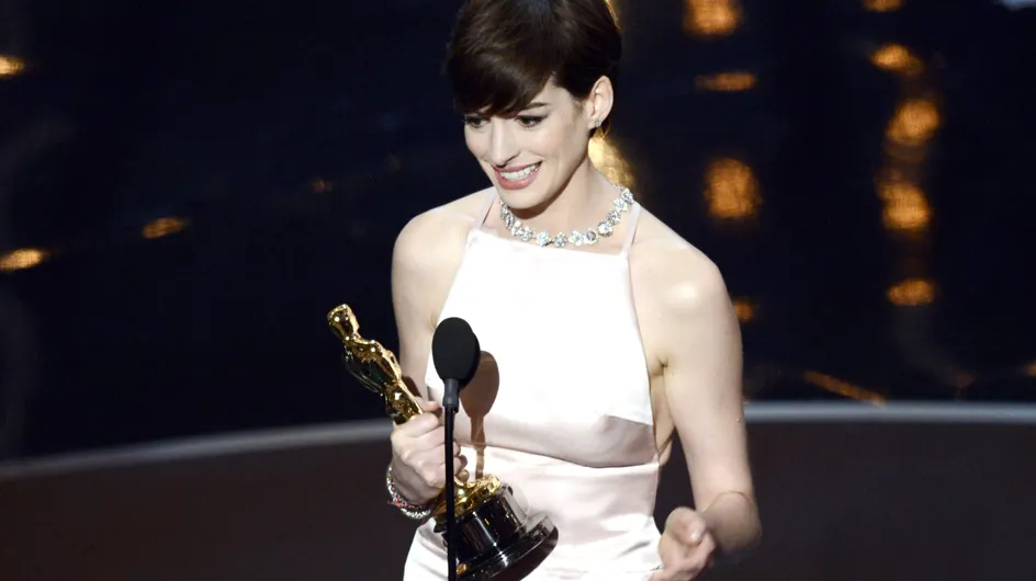 Anne Hathaway : Elle s’excuse auprès d’un grand couturier