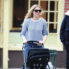 Sienna Miller : Un look casual pour promener bébé