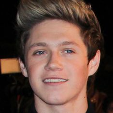 1D's Niall Horan ditches his braces and his shirt!