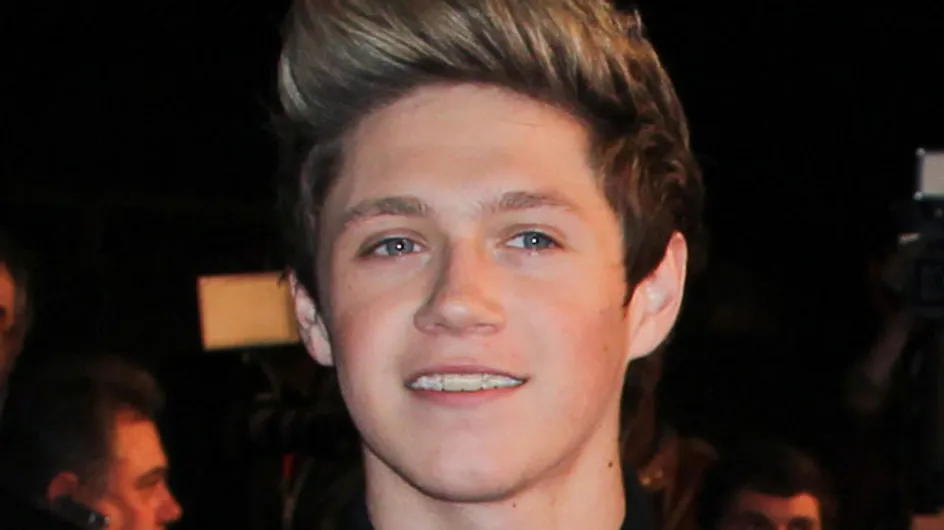 1D's Niall Horan ditches his braces and his shirt!