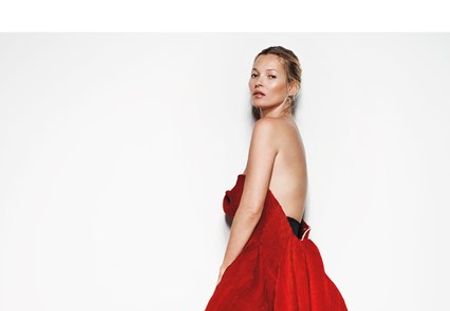 Kate Moss : Sexy et seins nus pour Vogue UK