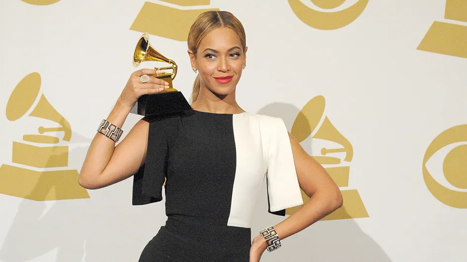 Beyoncé : Elle se fait tirer les cheveux en plein concert ! (Vidéo)