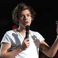 Harry Styles attack video: One Direction star is victim of over-excited fan