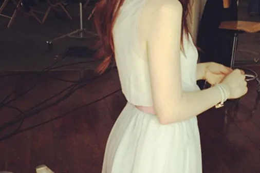 Carly Rae Jepsen goes red