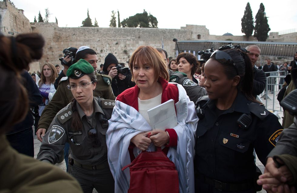 Vie Quotidienne Des Femmes Ultra Orthodoxe Israël : Prière ''historique'' de femmes juives devant le Mur des