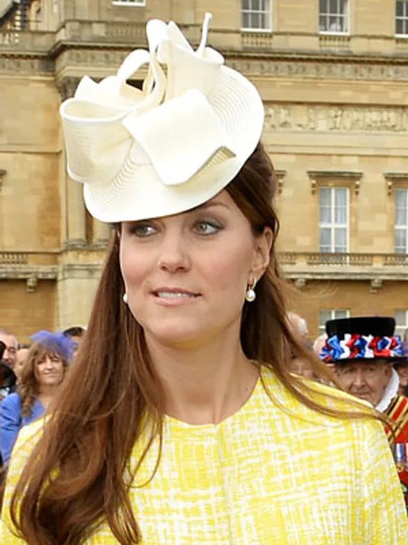 Pregnant Kate Middleton shows off her big baby bump at Buckingham Palace