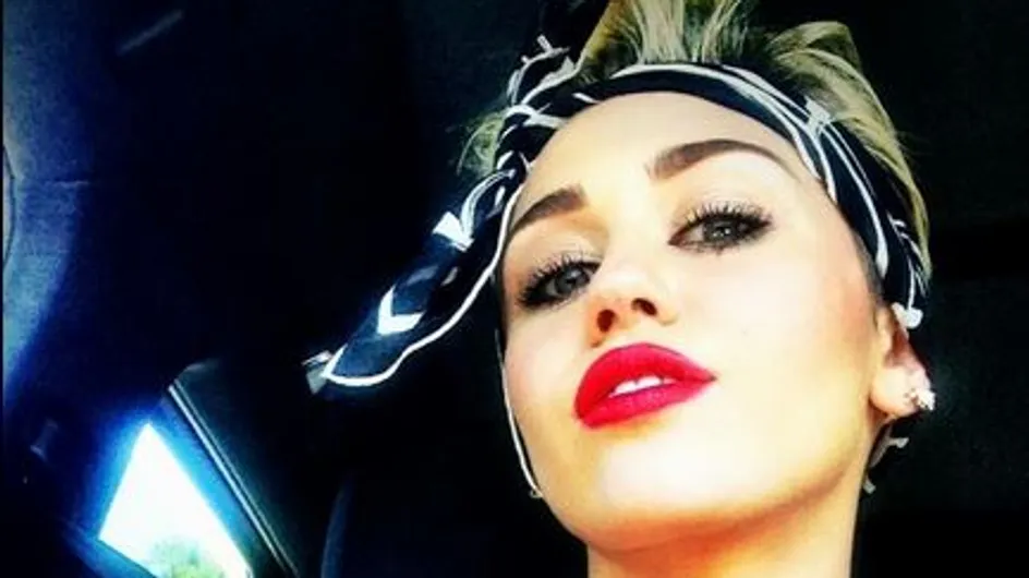 Miley Cyrus : Elle se laisse pousser les cheveux (Photos)