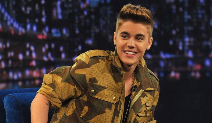 Bieber shrugs off paternity claims