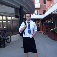 Suède : Privés de shorts, des hommes vont travailler en jupes