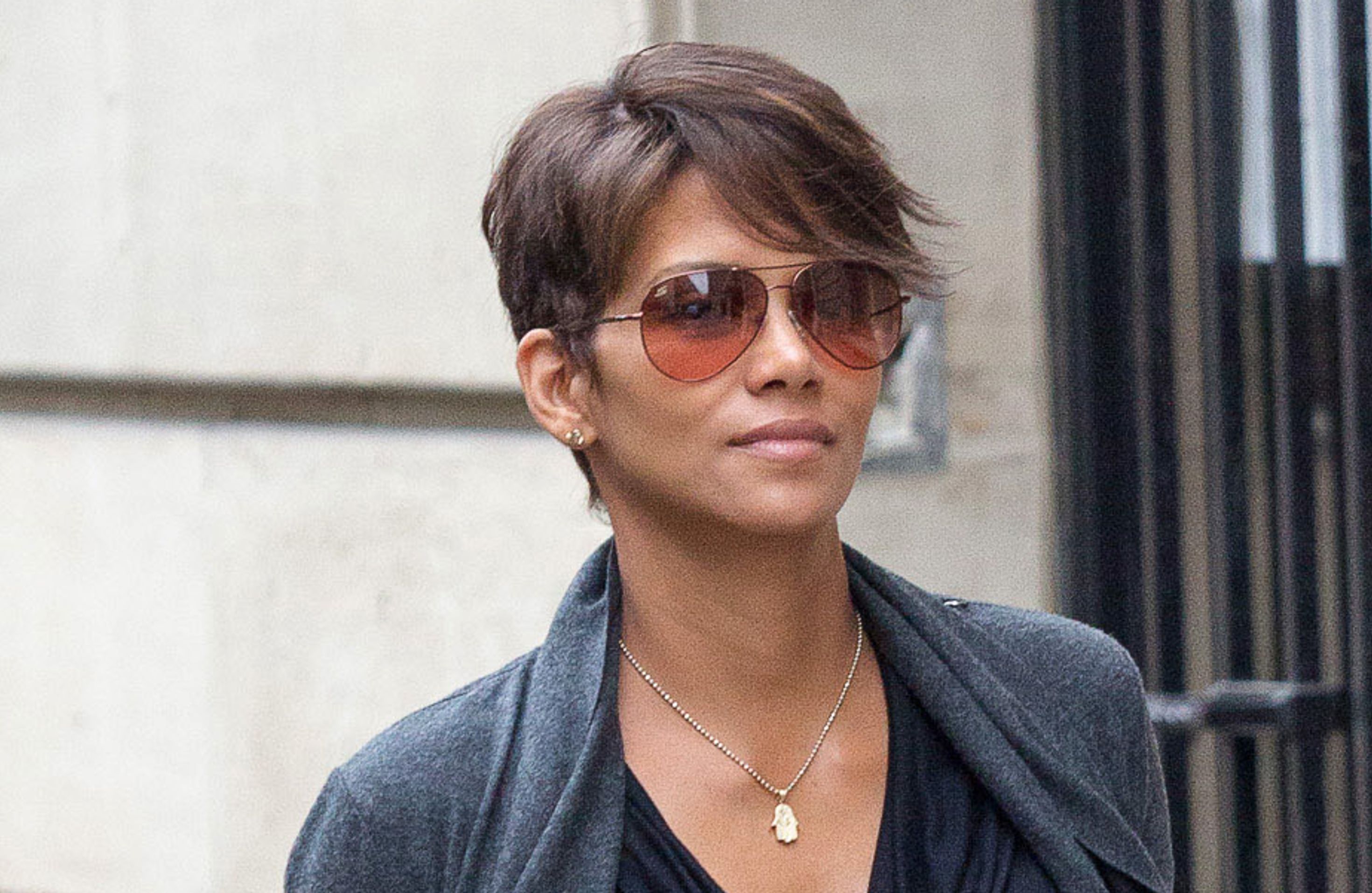 Halle Berry enceinte : Sa nouvelle coupe de cheveux (Photos)