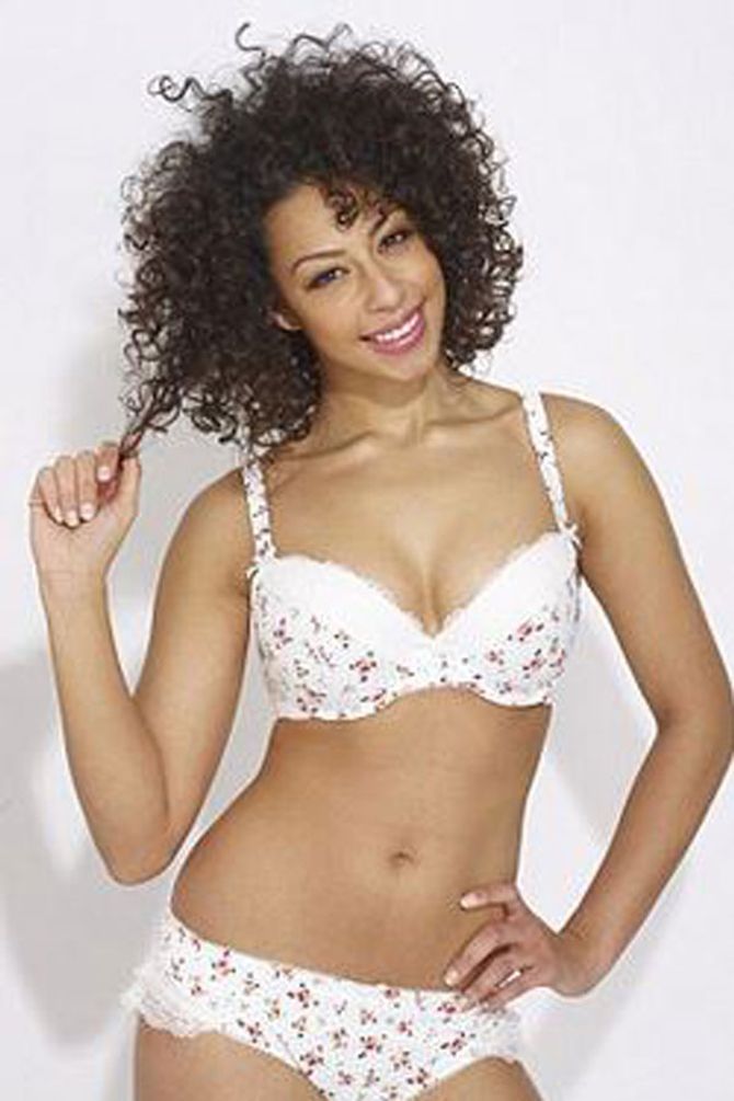 Debenhams ban airbrushing of lingerie models