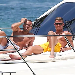 Cristiano Ronaldo se broncea en Miami sin Irina