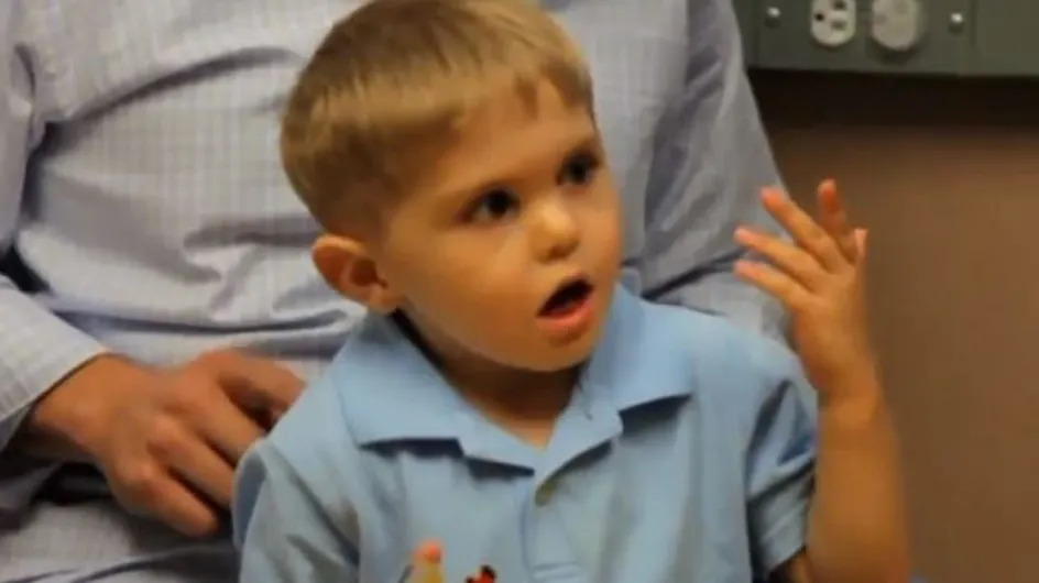 Surdité : À trois ans, il entend pour la première fois (Vidéo)