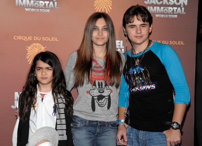 Paris Jackson junto a sus hermanos