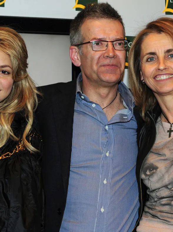 Shakira disfruta de Brasil con los padres de Piqué