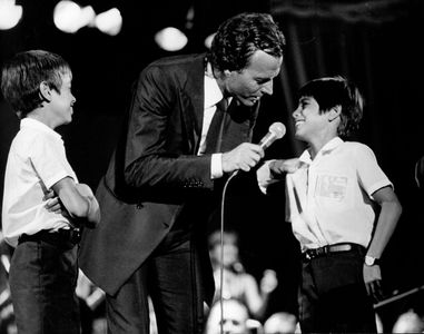 Julio Iglesias con su hijo Enrique y Julio José