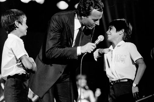 Julio Iglesias con su hijo Enrique y Julio José