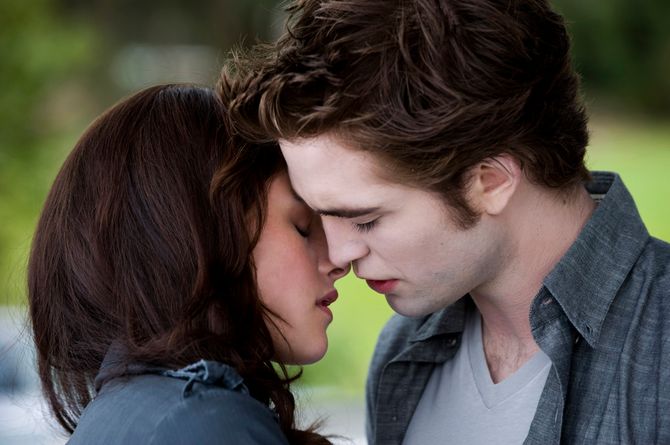 Robert Pattinson y Kristen Stewart en Crepúsculo