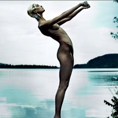 Karlie Kloss : Complètement nue, elle crée la polémique (Photos)