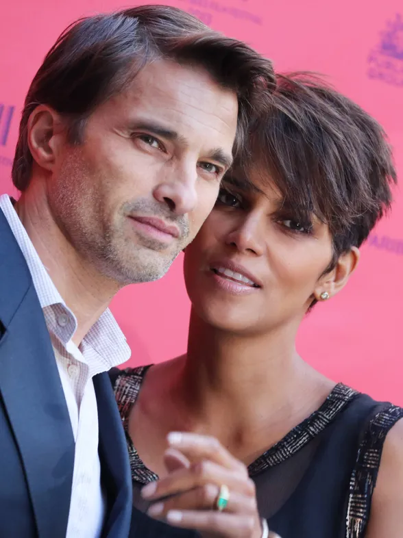 Jenny Packham diseñó el vestido de novia de Halle Berry