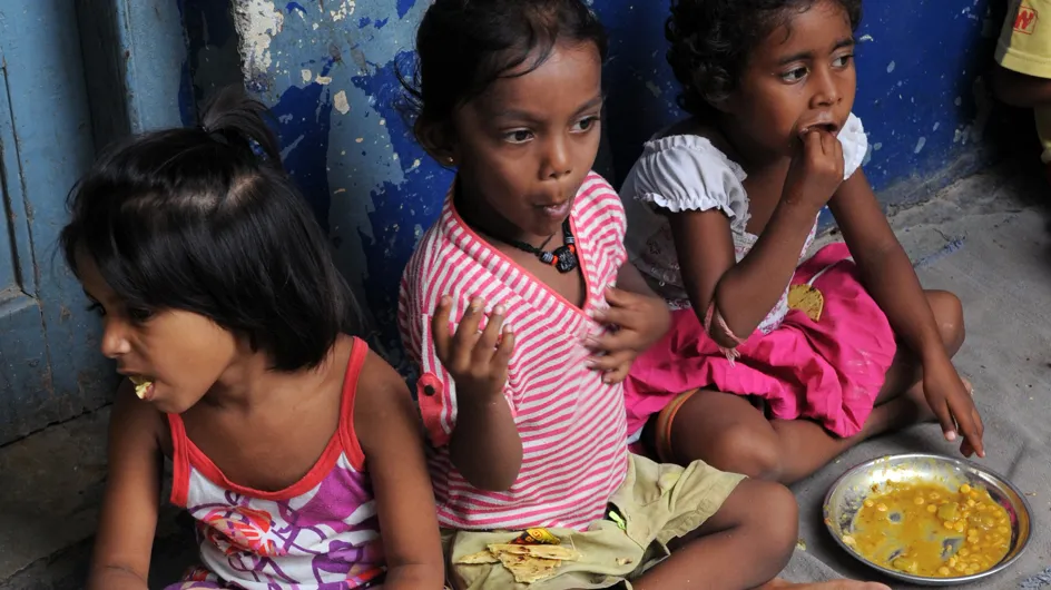 Inde : 21 enfants morts d'une intoxication alimentaire dans leur cantine