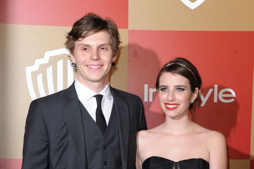 Emma Roberts y Evan Peters