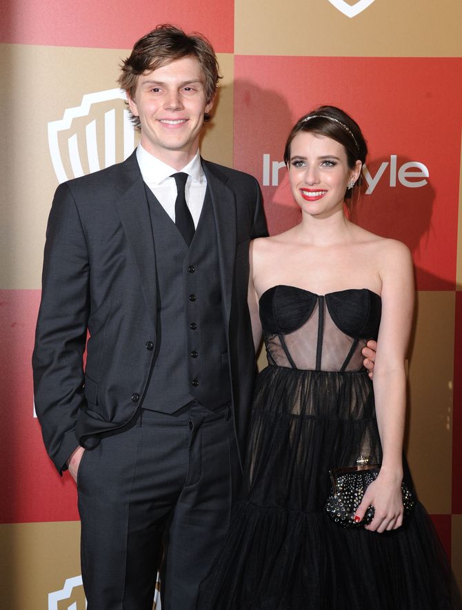 Emma Roberts y Evan Peters