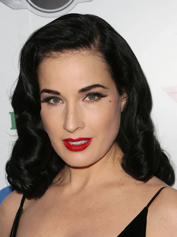 Watch: How To Get The Perfect Red Pout