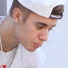 Justin Bieber : Et maintenant, il crache sur ses fans (vidéo)
