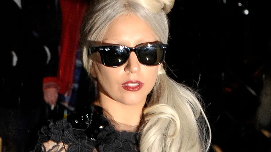 Lady Gaga : Grimée en Pierrot pour la pochette d’Applause (photo)