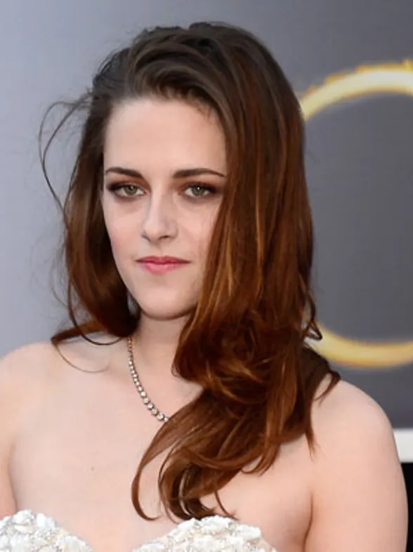 Kristen Stewart calls paparazzo "a piece of s**t" amid Robert Pattinson questions