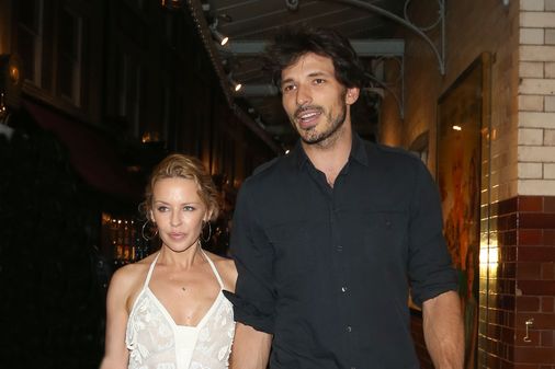 Andrés Velencoso y Kylie Minogue