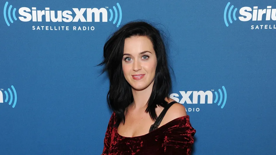 Katy Perry : Fini les looks cartoons et place au style médiéval (Photos)