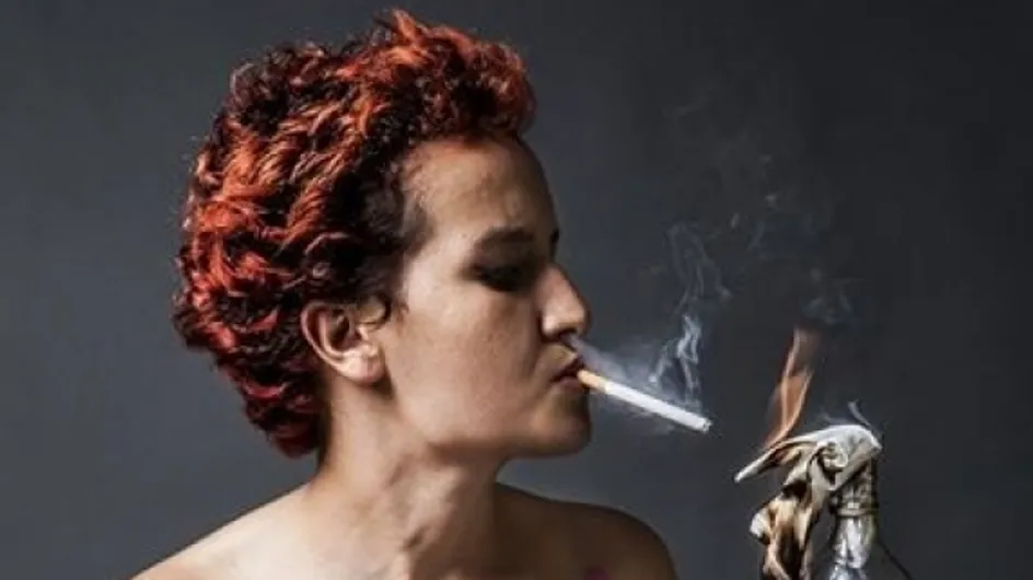 Femen : Amina Tyler pose seins nus, avec une cigarette et un cocktail molotov (Photos)