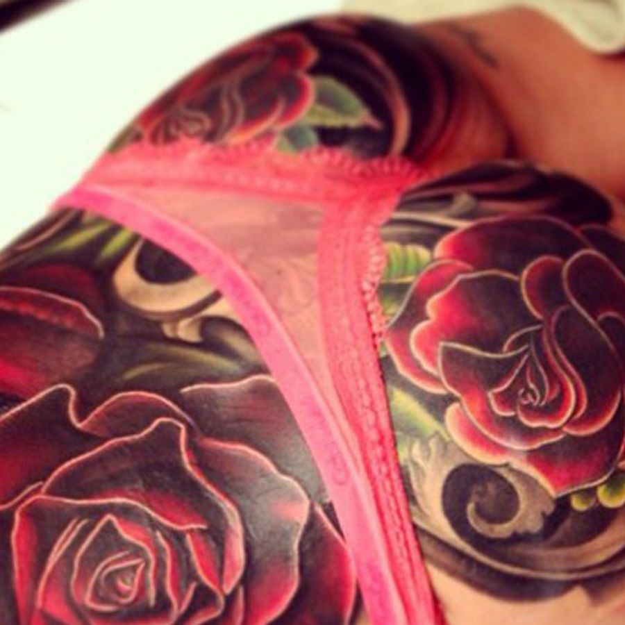 Rosen tattoo intim