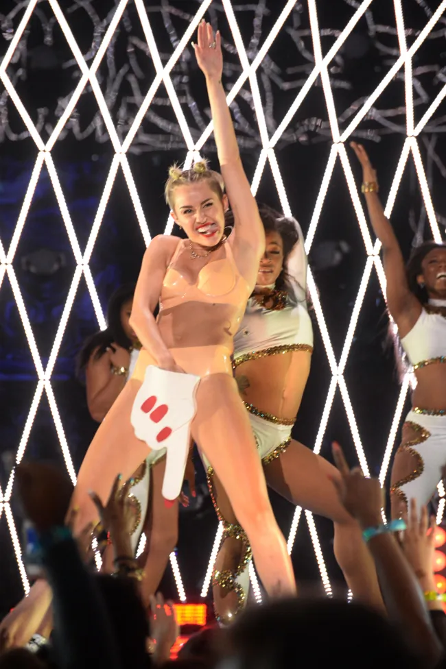 Miley Cyrus' VMAs performance: Five reasons it was apparently just fine