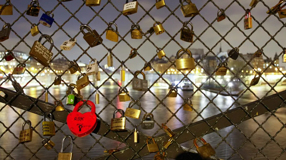 Les cadenas d’amour des ponts parisiens deviennent dangereux