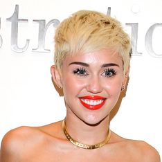 Miley Cyrus breaks Vevo records with new naked Wrecking Ball video