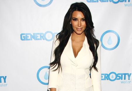 Kim Kardashian : Elle complexe sur ses seins qui tombent