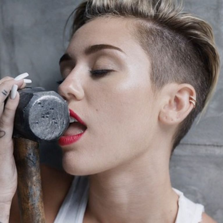 Billy Ray Cyrus Sexy - Miley Cyrus Wrecking Ball video: Billy Ray Cyrus defends his ...