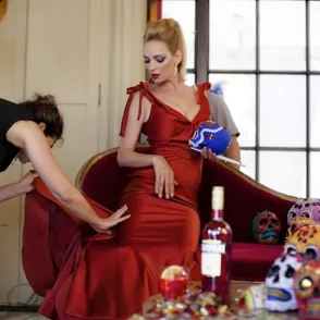 Una sexy Uma Thurman, imagen del calendario Campari 2014