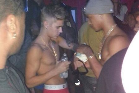 Justin Bieber en un club de striptease