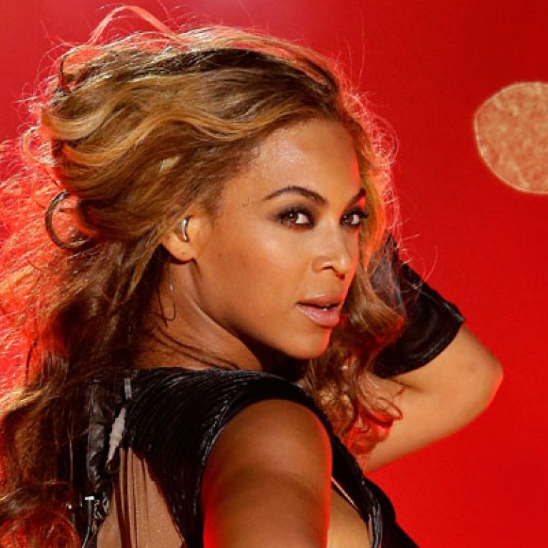 Beyoncé photobombs delighted fan’s selfie at concert