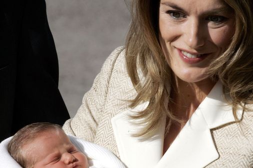 La princesa Letizia presenta a su hija Leonor
