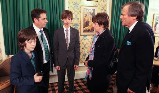 Hayley and Roy go to Jane's funeral