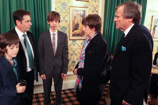 Hayley and Roy go to Jane's funeral