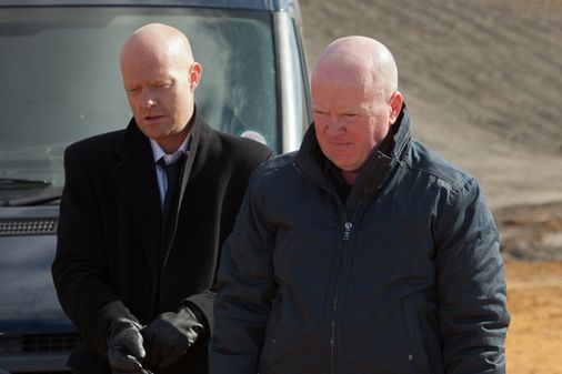 Max and Phil go to retrieve Ian