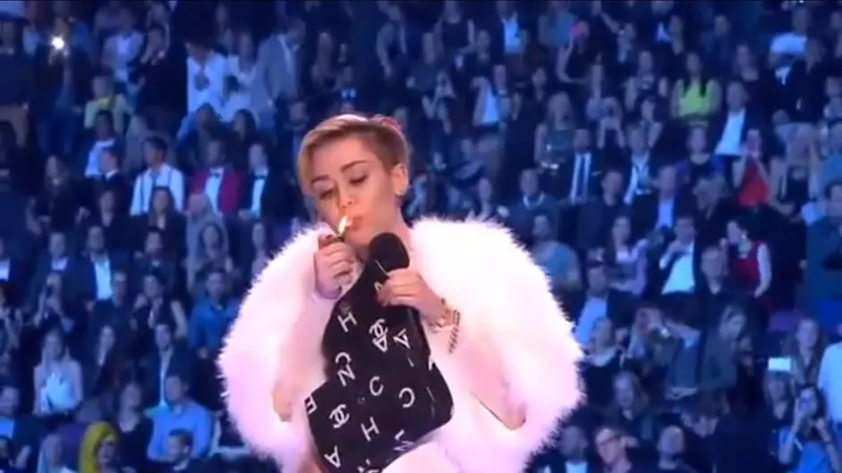 Miley Cyrus : Twerk endiablé, joint sur scène, elle crée la polémique lors des MTV EMA (photos et vidéo)