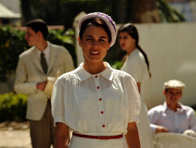 Adriana Ugarte en "El tiempo entre costuras"
