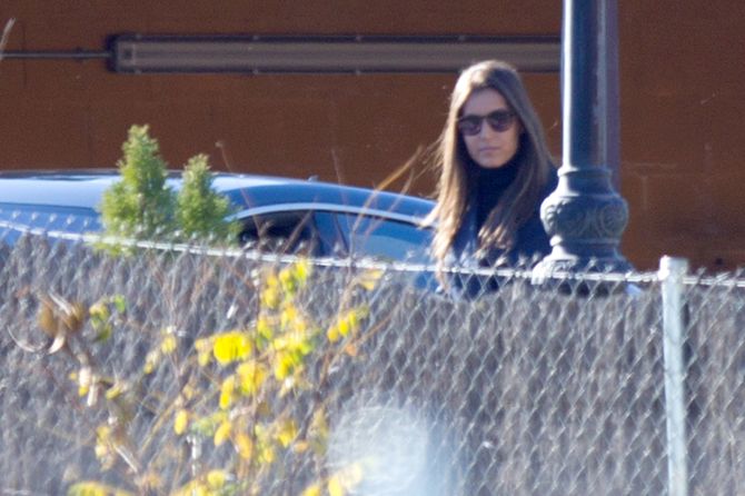 Ana Boyer saliendo del restaurante de los padre de Verdasco